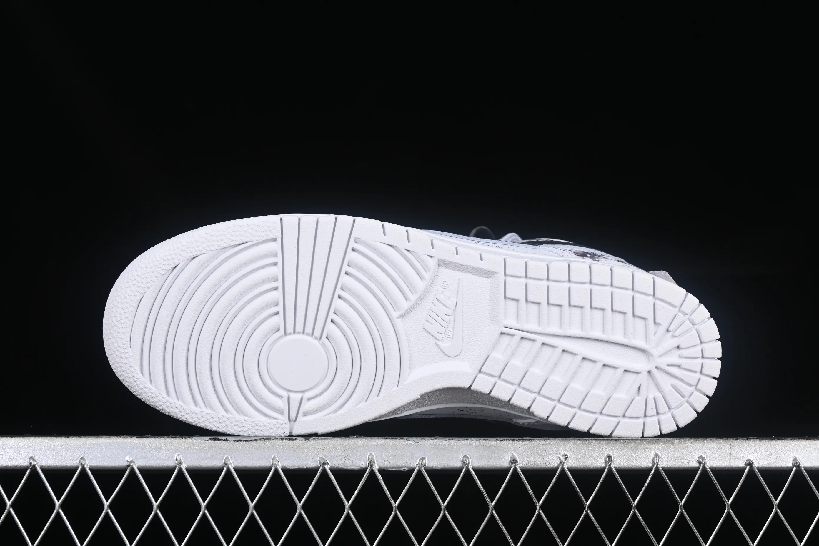 All categories Nk SB Dunk series Nk SB Dunk Low low-top sneakers Nk Dunk Low Chinese style ink painting black and white gray Da Vinci custom SB strap low-top casual sneakers DD1503-109